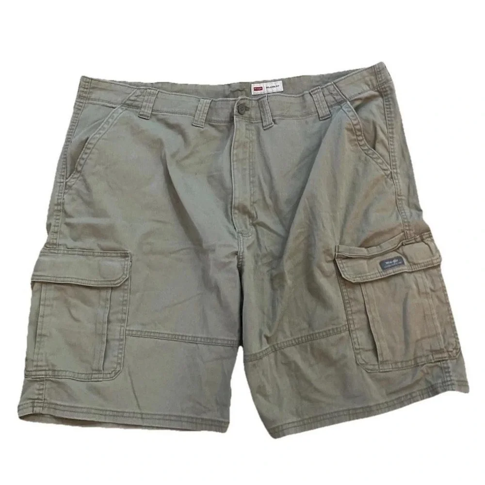 Wrangler Originals Beige Cargo Shorts Men's Size 48 Relaxed‎ Fit